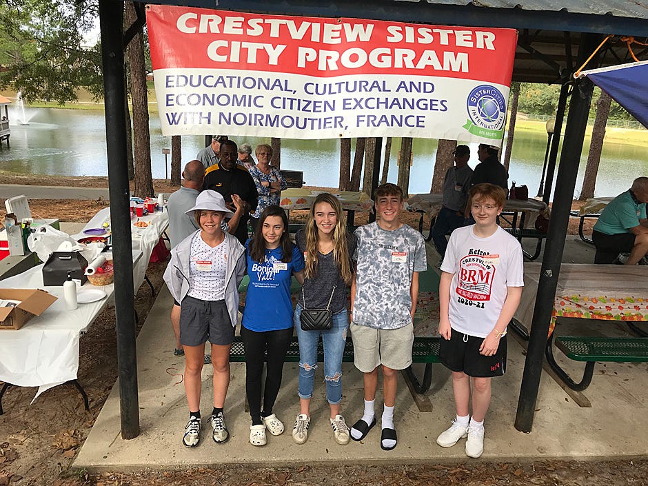 Members of the Crestview High School Sister City Ambassadors student club attended the Sister City program’s autumn 2020 “pique-nique.”