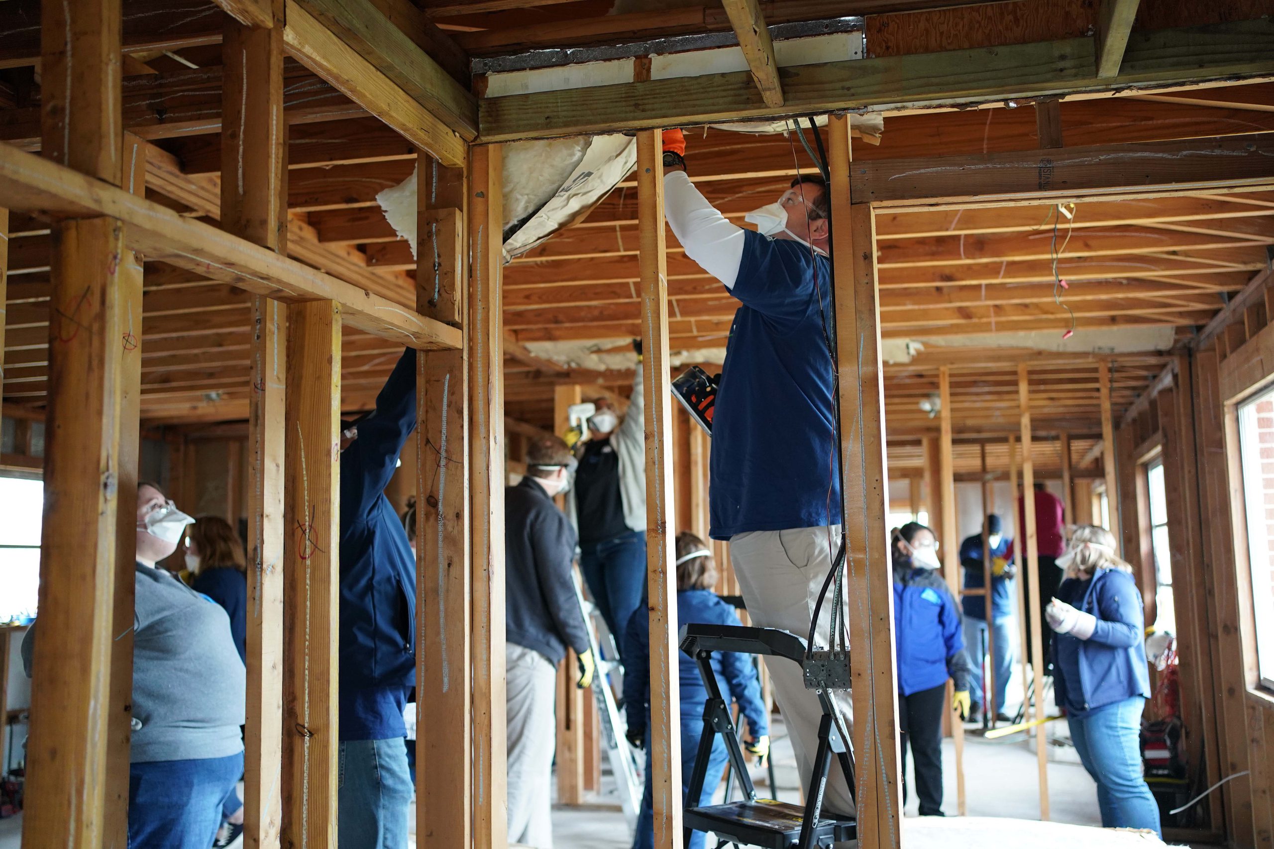 Volunteer Florida, the Governor’s lead agency for volunteerism and service in the Sunshine State, celebrated the 25th anniversary of AmeriCorps with a service day in Panama City. During the day of service, Volunteer Florida staff, commissioners, Foundation Board members, and community leaders worked alongside AmeriCorps members to help rebuild a home that was damaged during Hurricane Michael. AmeriCorps members and staff from Volunteer Florida’s AmeriCorps programs, AMIkids, Florida Department of Environmental Protection, Goodwill Industries of the Big Bend and Northwest Florida State College, joined the day of service that was co-hosted by SBP Inc.