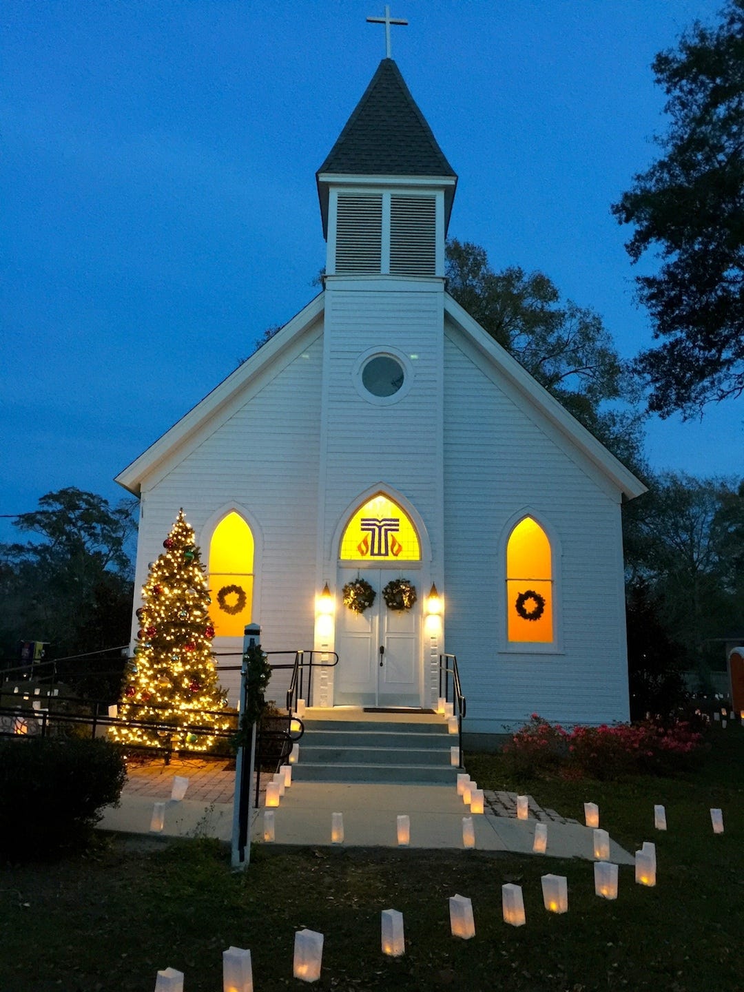 Laurel Hill Presbyterian Church is decorated for Advent and Christmas. During its annual Living Nativity on Dec. 10, hundreds of luminaria, lighting attendees’ “road to Bethlehem,” surround it. (TAMMIE BECKER | Special to the News Bulletin)