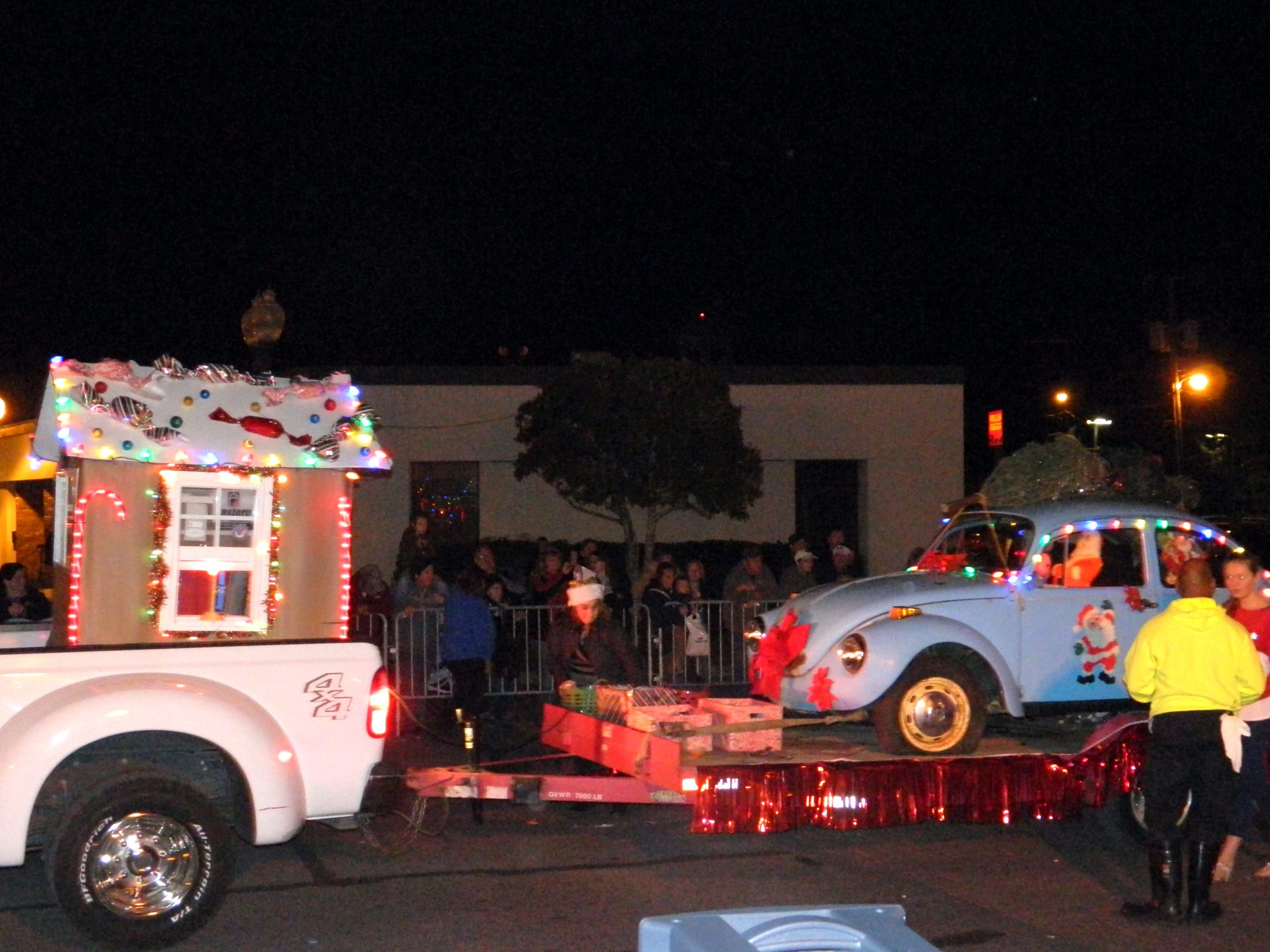 Hub City Glass won First Place, Business in Main Street Crestview Association’s Christmas Parade. (Special to the News Bulletin)