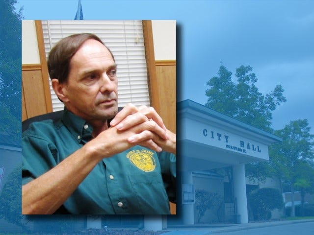 Crestview resident JB Whitten has qualified to run for the City Council seat being vacated by Councilwoman Robyn Helt next spring.