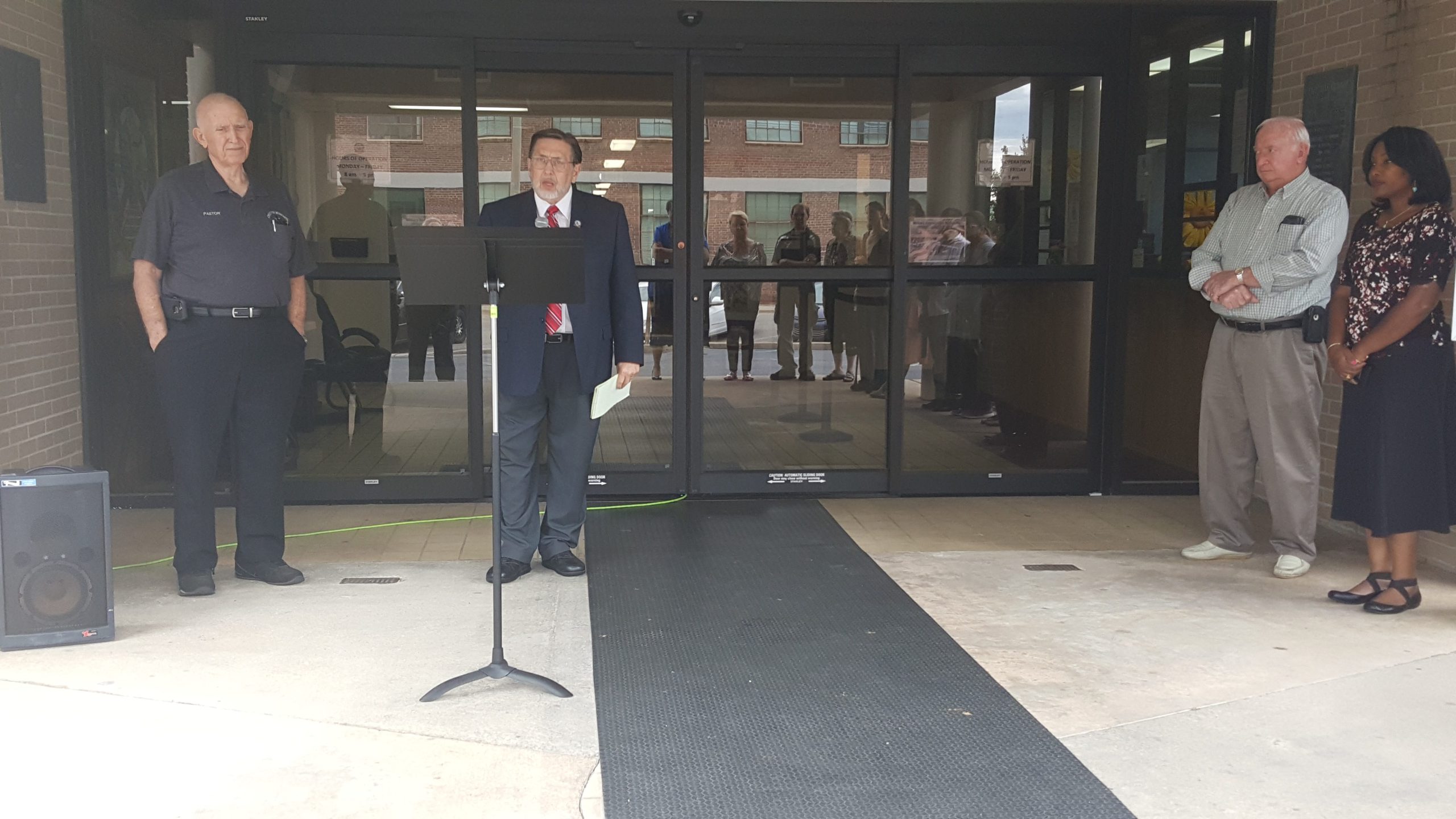 Crestview Mayor David Cadle addresses residents attending the Hub City's National Day of Prayer observance. [ALICIA ADAMS | News Bulletin]