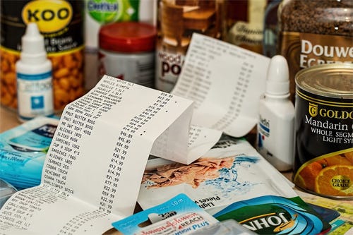 Purchase foods that you like and would eat even without a storm. This allows you to reduce the cost of buying items for a hurricane kit at one time, and keeps the items fresh.