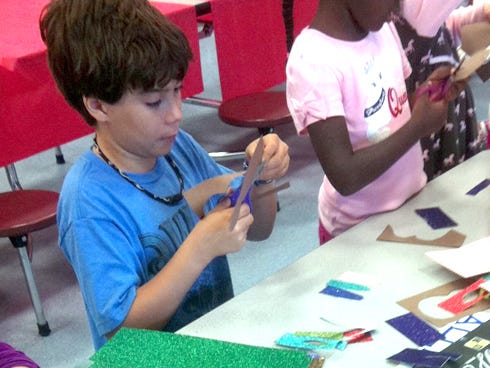 Children at "Autumn Adventures with Mommy" art lessons will create fall-themed artwork in Abrakadoodle courses to be offered in Crestview.