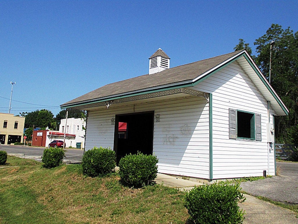 Crestview’s unused Amtrak shack could become a linear park food service, hospitality center or restrooms. Alternatively, it could return to its original use if Gulf Coast rail passenger service resumes.