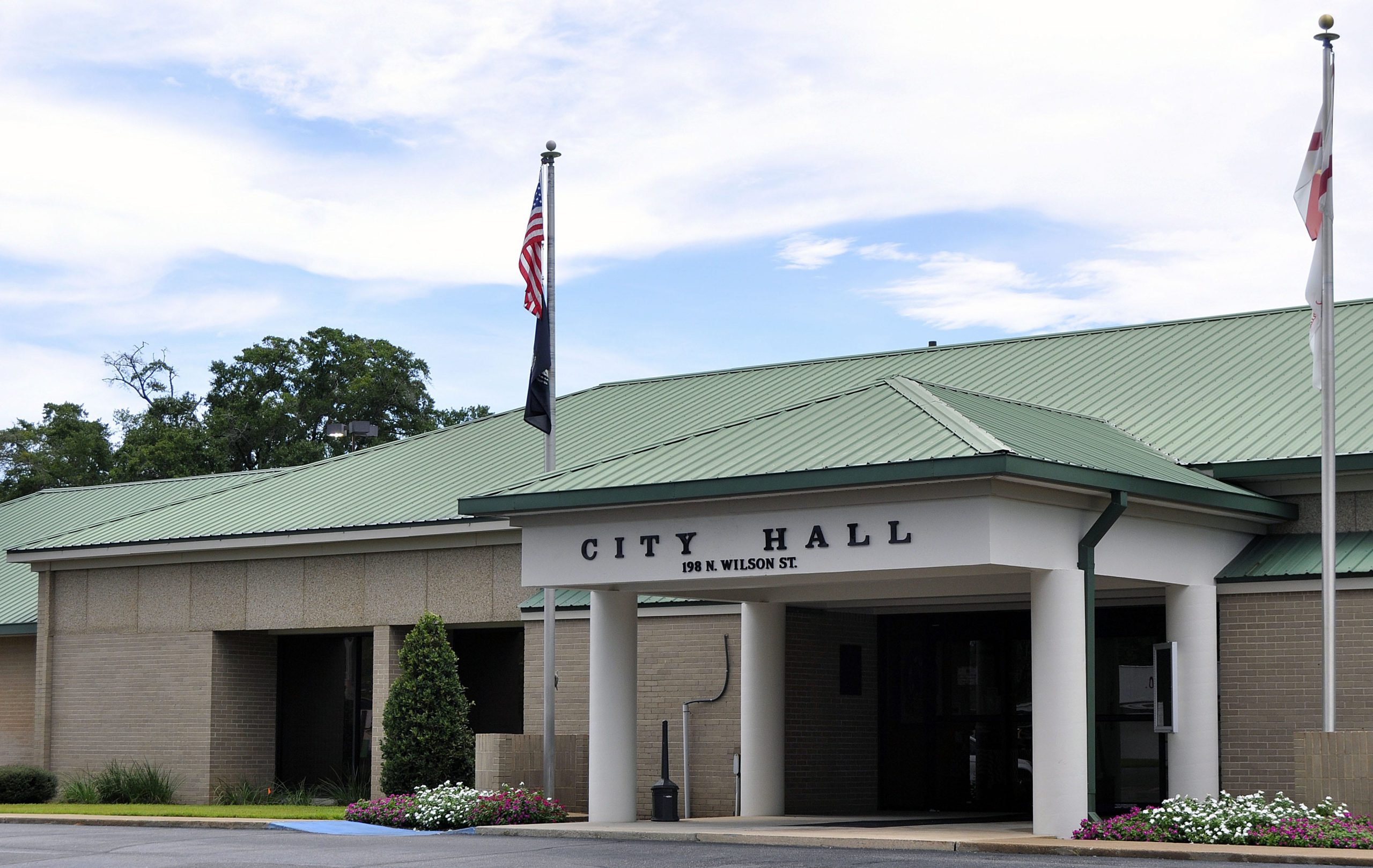 Crestview City Hall [KAYLIN PARKER/NEWS BULLETIN]