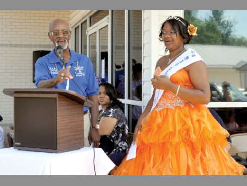 George Stakley, the Carver-Hill Memorial and Historical Society’s president, introduces Raven Bryant, 17, this year’s May
Day Queen.