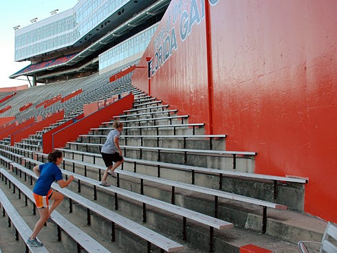 A new national study aimed at preventing college students from gaining weight used Internet lessons and “nudges” to try to get them to live healthier lifestyles. Karla Shelnutt, a UF/IFAS assistant professor in family, youth and community sciences and a study investigator, considers the web messages successful if they helped students progress from thinking about eating more fruits and vegetables to actually doing so.