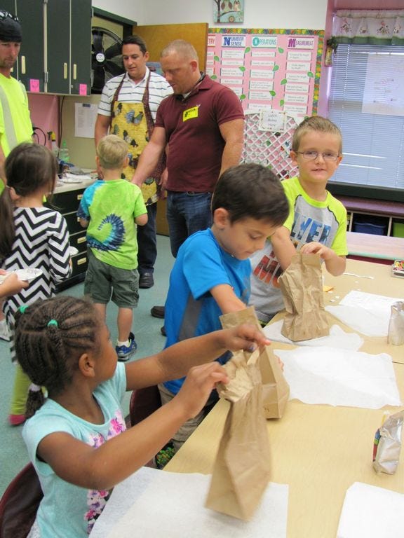 Walker Elementary dads make doughnuts with their children Crestview News Bulletin