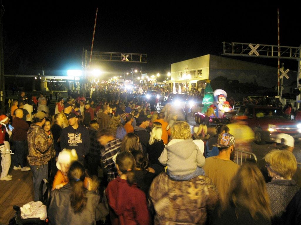 Crestview Christmas parade draws record crowd (PHOTOS, VIDEO